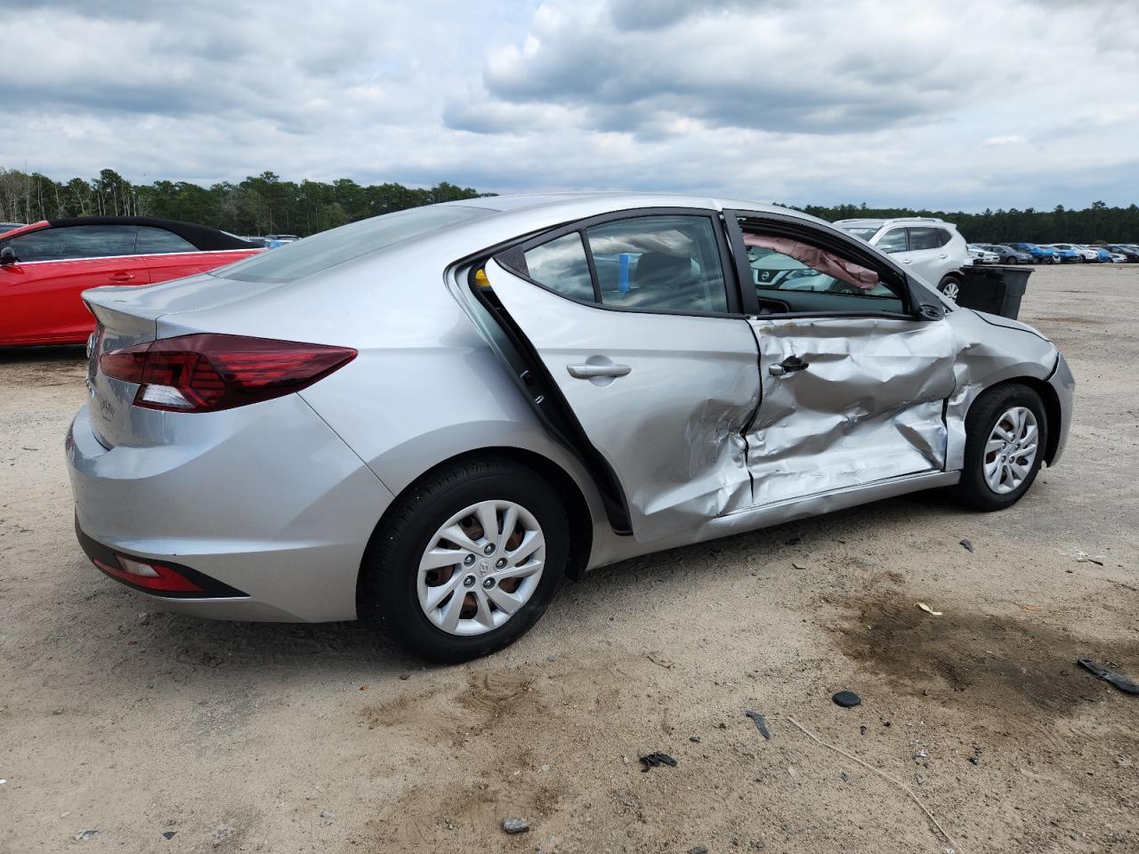 2020 Hyundai Elantra Se - Image 3