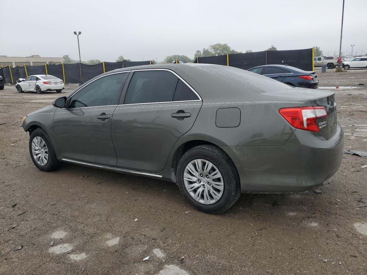 2014 Toyota Camry L - Фото 2