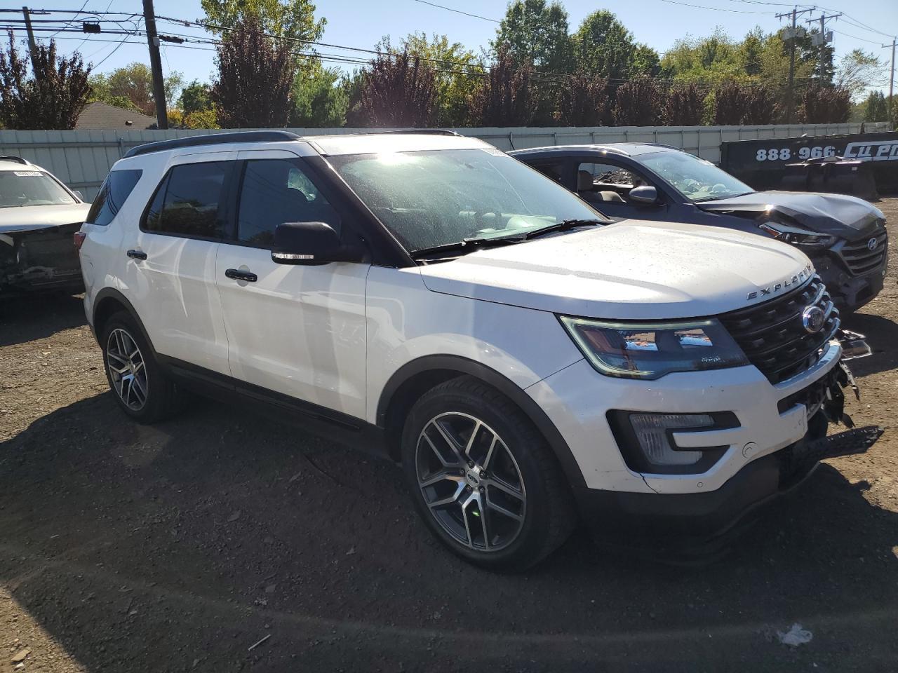 2017 Ford Explorer Sport - Image 4
