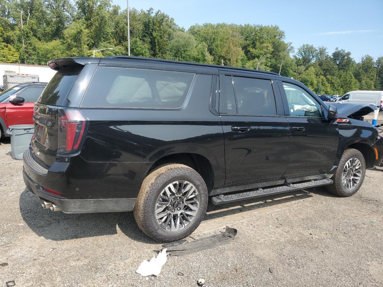 2025 Chevrolet Suburban K1500 Z71 - Image 3