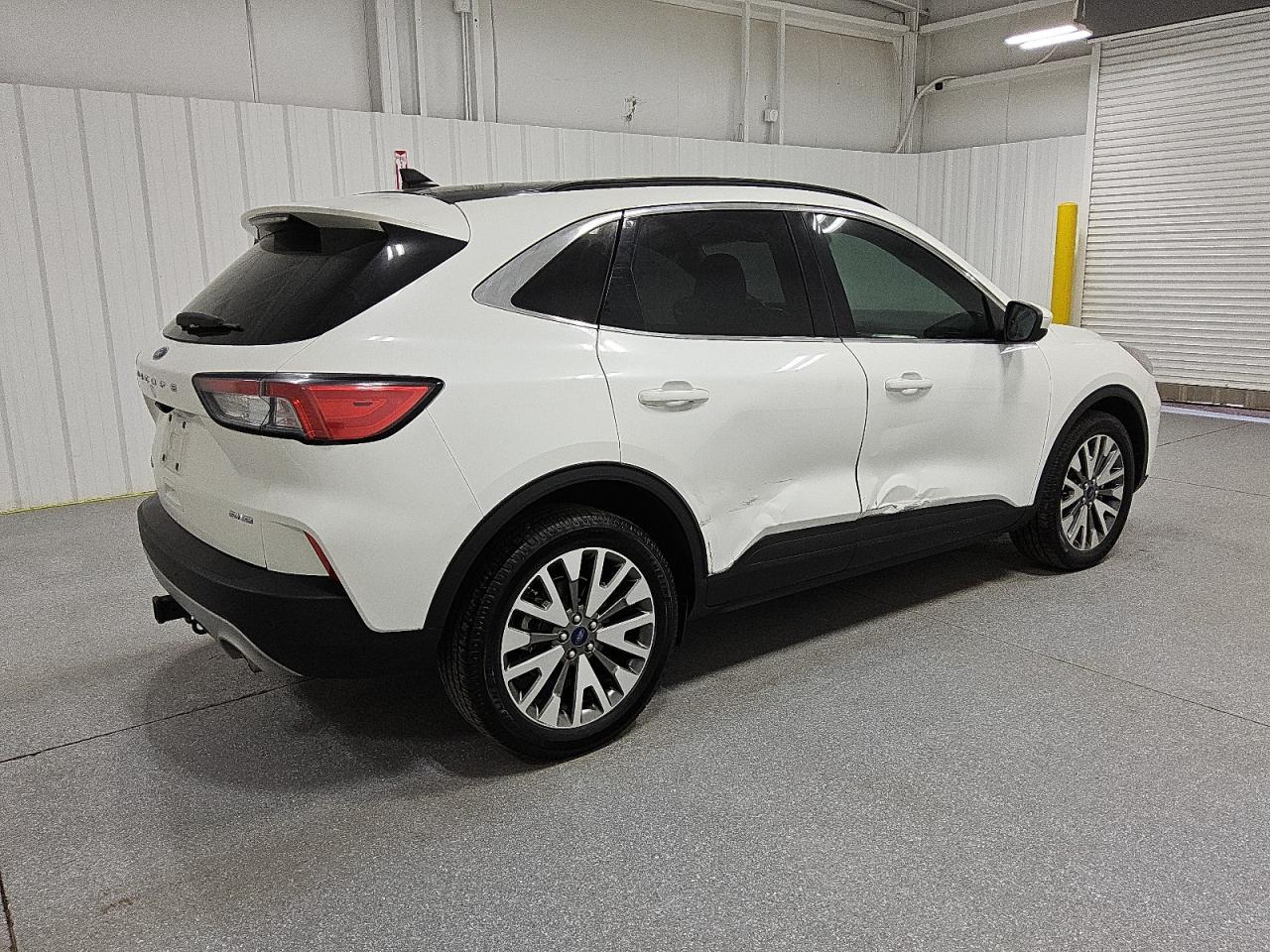 2022 Ford Escape Titanium - Image 3