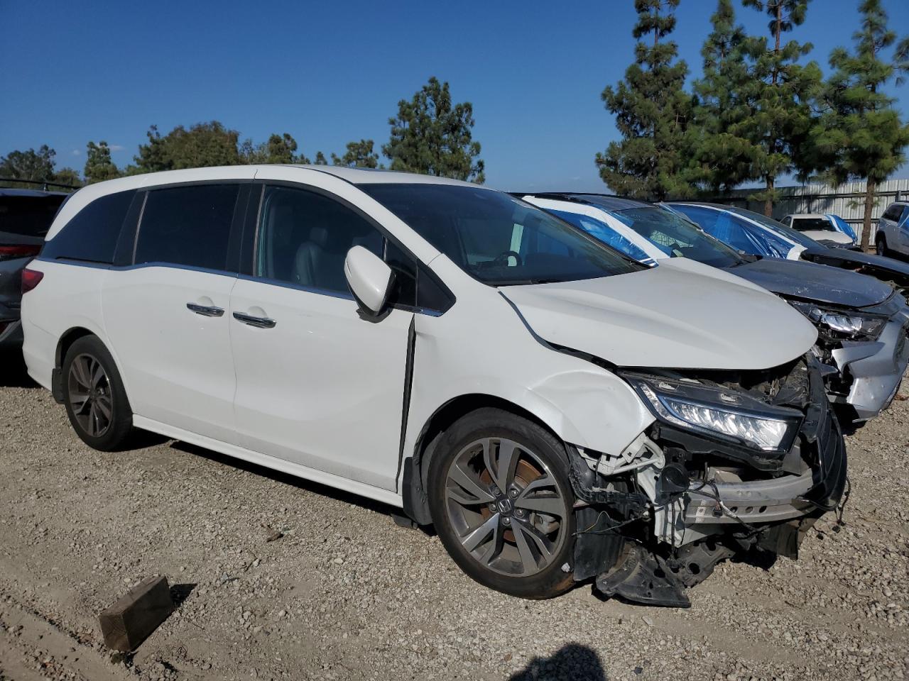 2022 Honda Odyssey Touring - Image 4