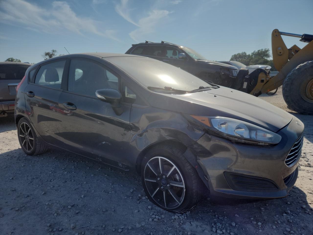 2015 Ford Fiesta Se - Фото 4
