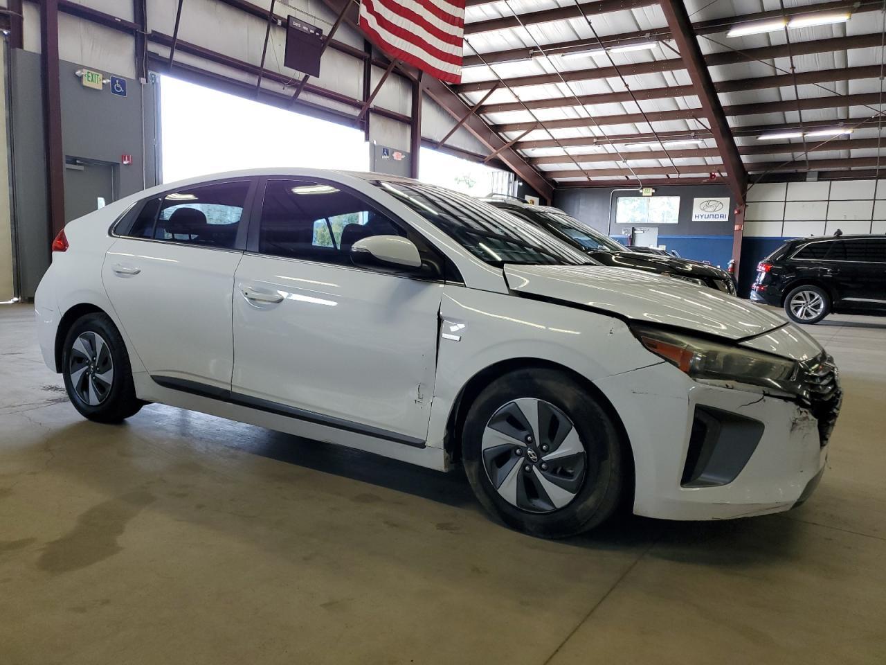 2017 Hyundai Ioniq Sel - Image 4