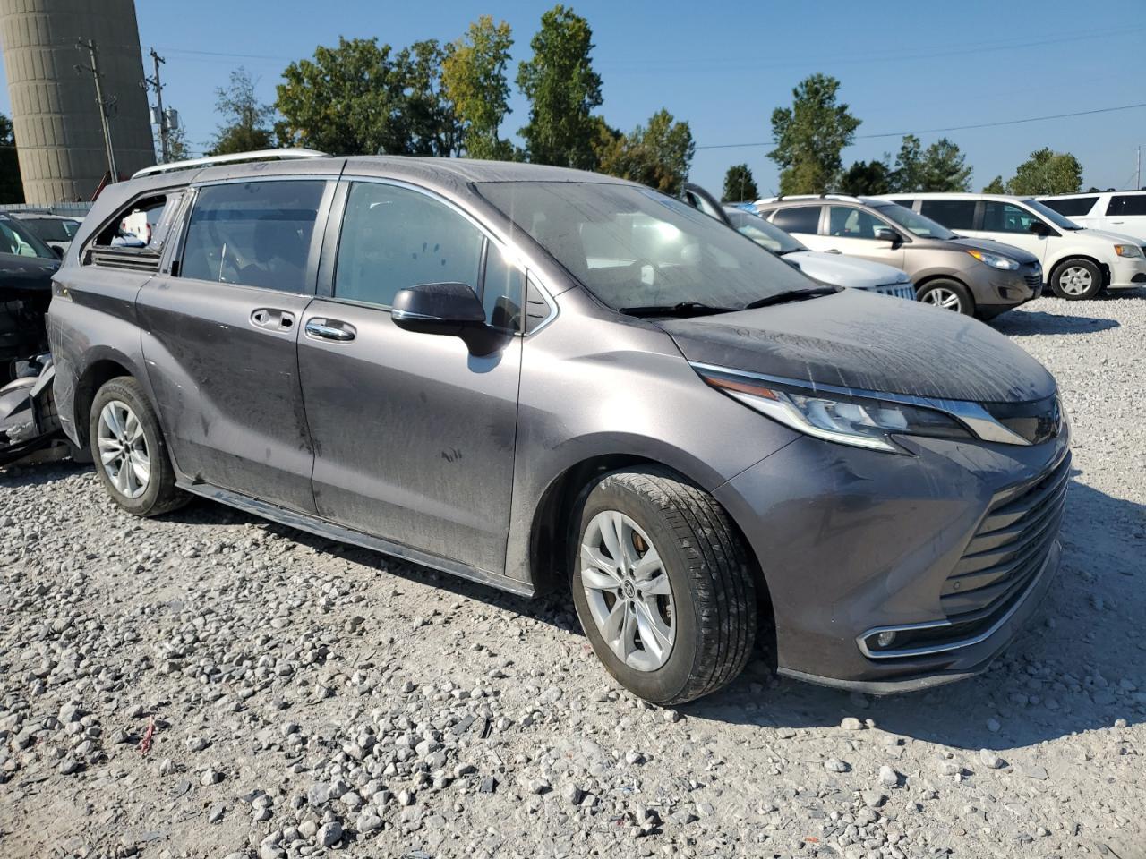 2022 Toyota Sienna Limited - Image 4