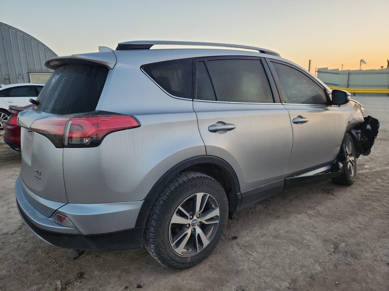2017 Toyota Rav4 Xle - Фото 3