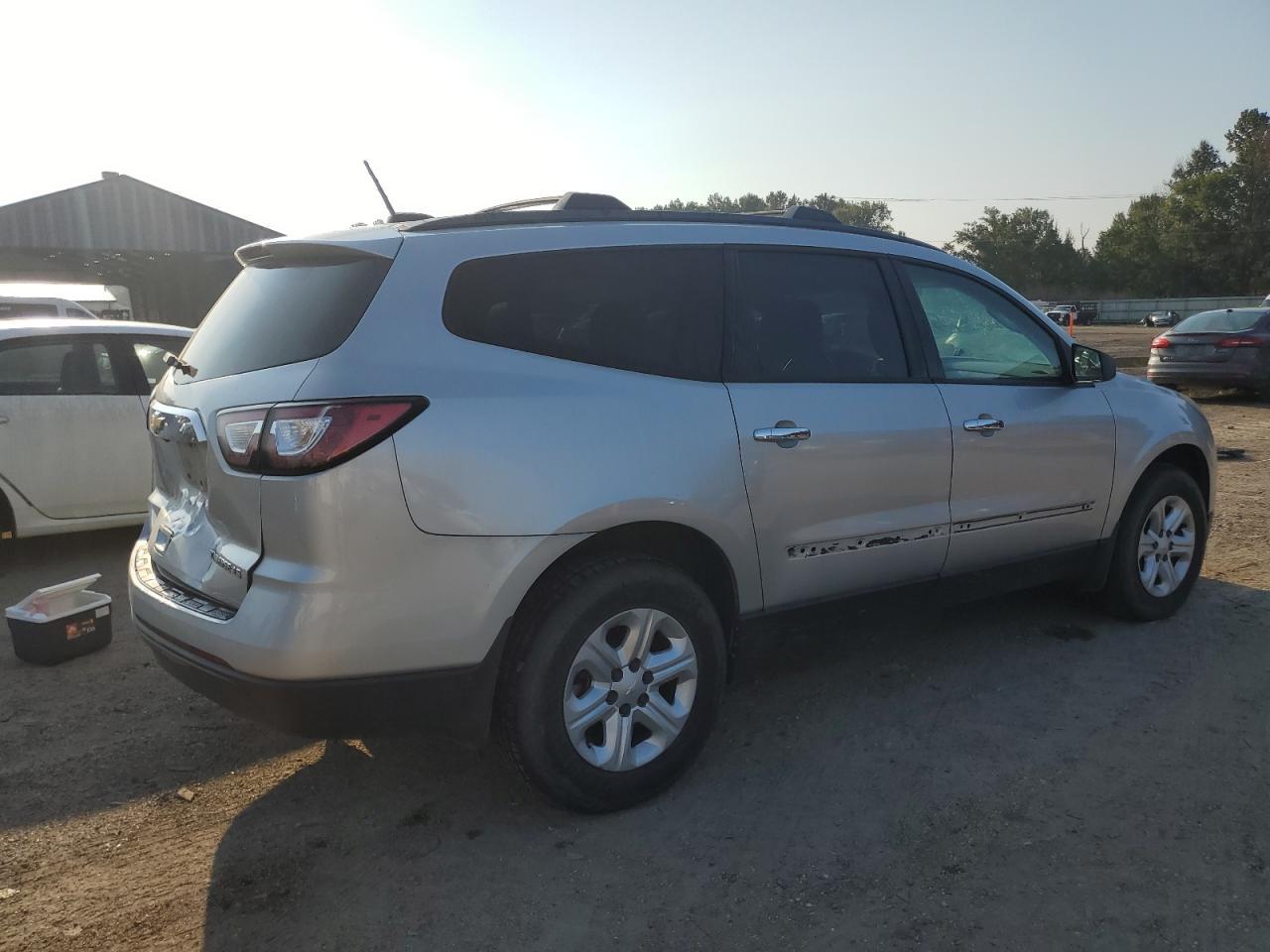 2016 Chevrolet Traverse Ls - Фото 3