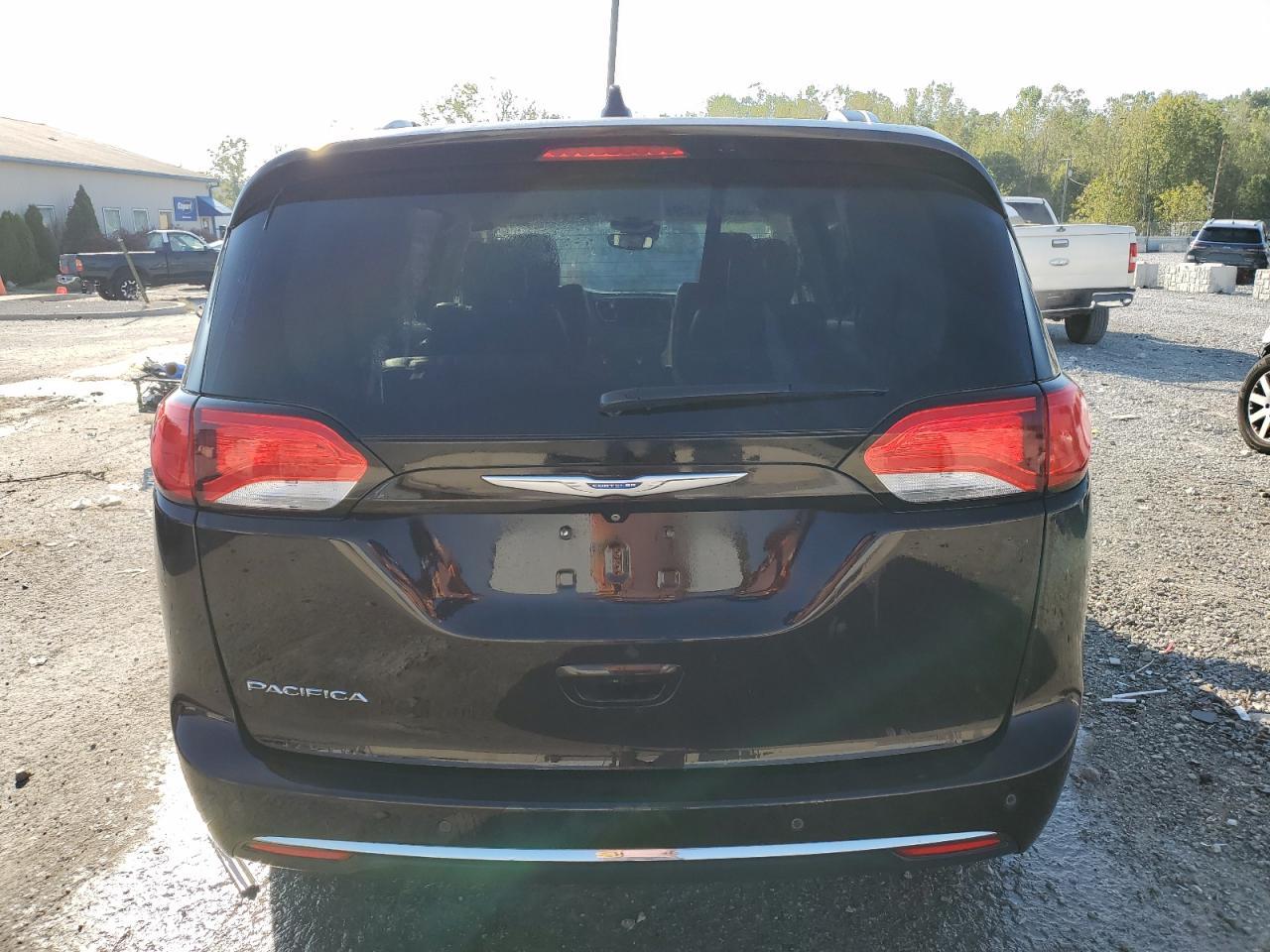 2017 Chrysler Pacifica Touring L Plus - Image 6