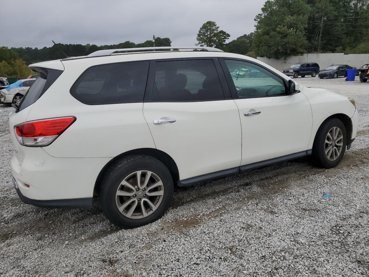 2016 Nissan Pathfinder S - Image 3
