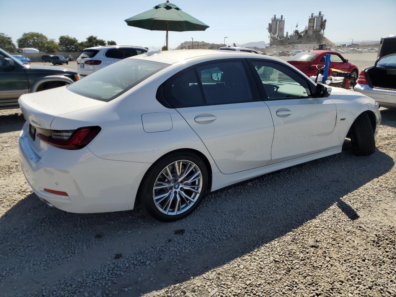 2023 BMW 330E - Image 3