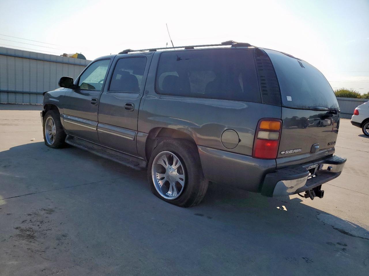 2001 Chevrolet Suburban C1500 - Image 2
