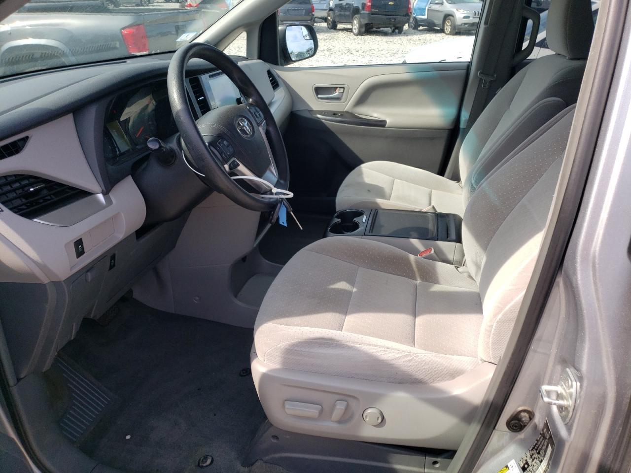 2017 Toyota Sienna Le - Фото 7