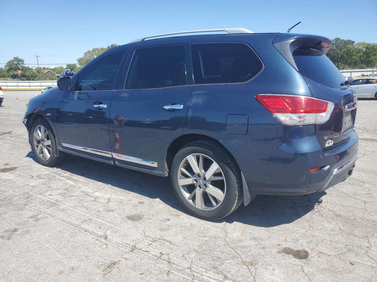 2013 Nissan Pathfinder S - Фото 2