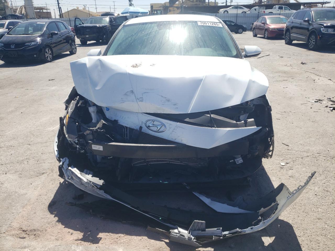 2021 Hyundai Elantra Se - Image 5