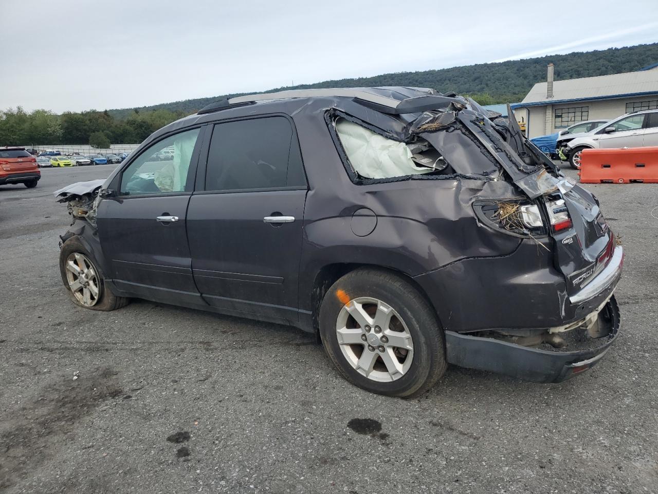 2013 GMC Acadia Sle - Image 2