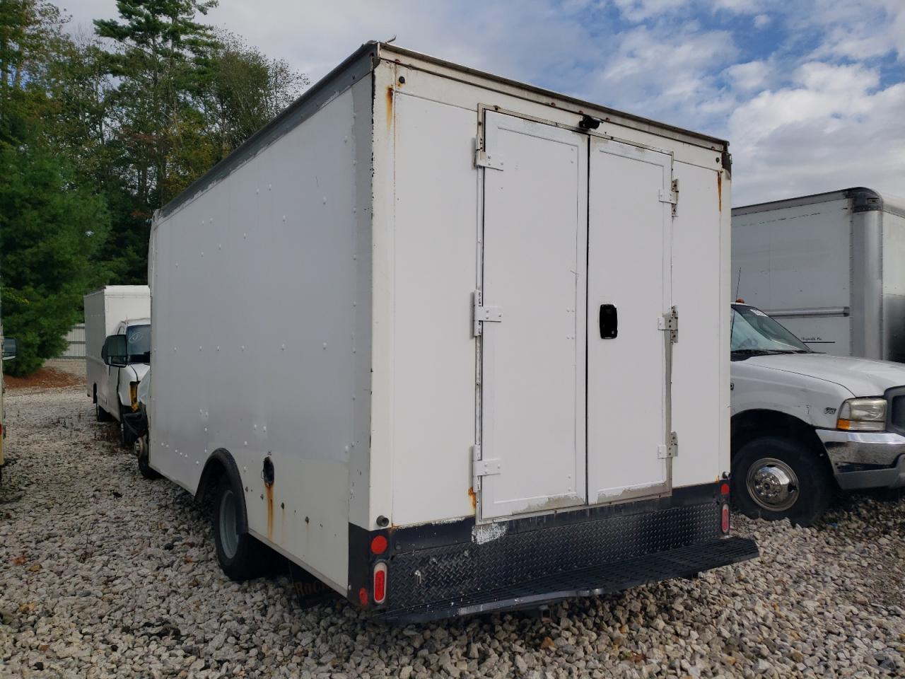 2017 GMC Savana Cutaway G3500 - Фото 2