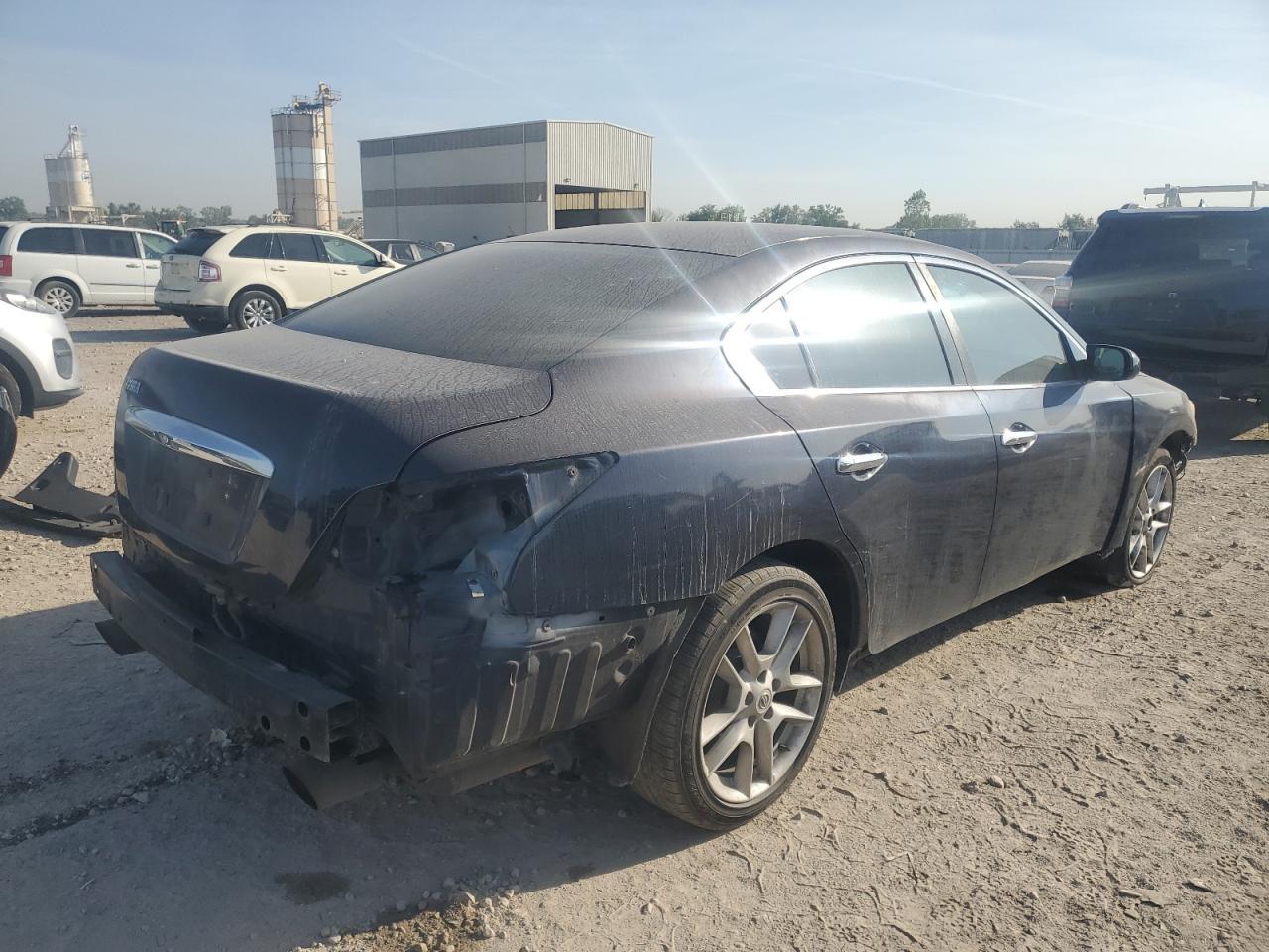 2010 Nissan Maxima S - Image 3