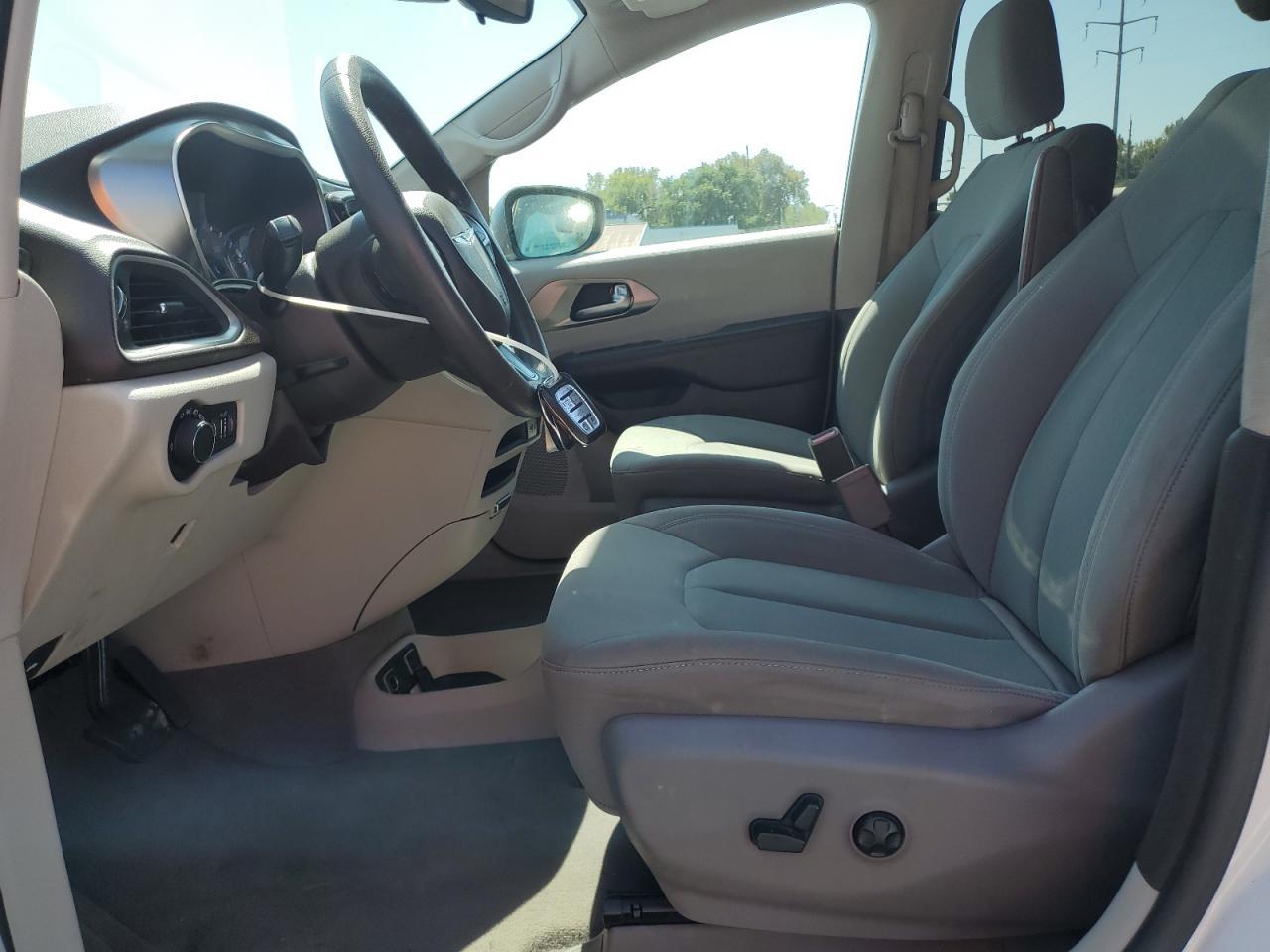 2017 Chrysler Pacifica Touring - Фото 7