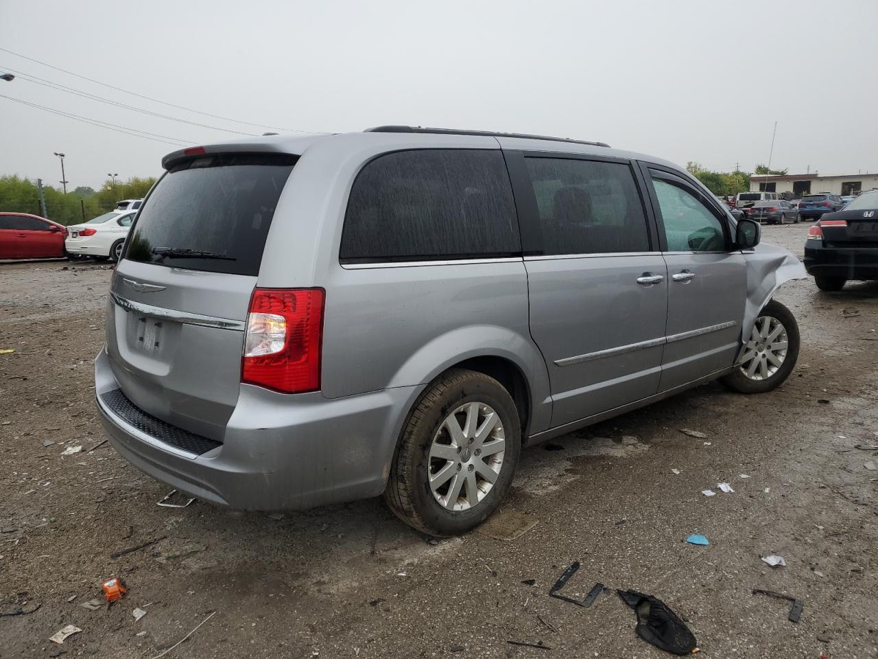 2016 Chrysler Town & Country Touring - Фото 3