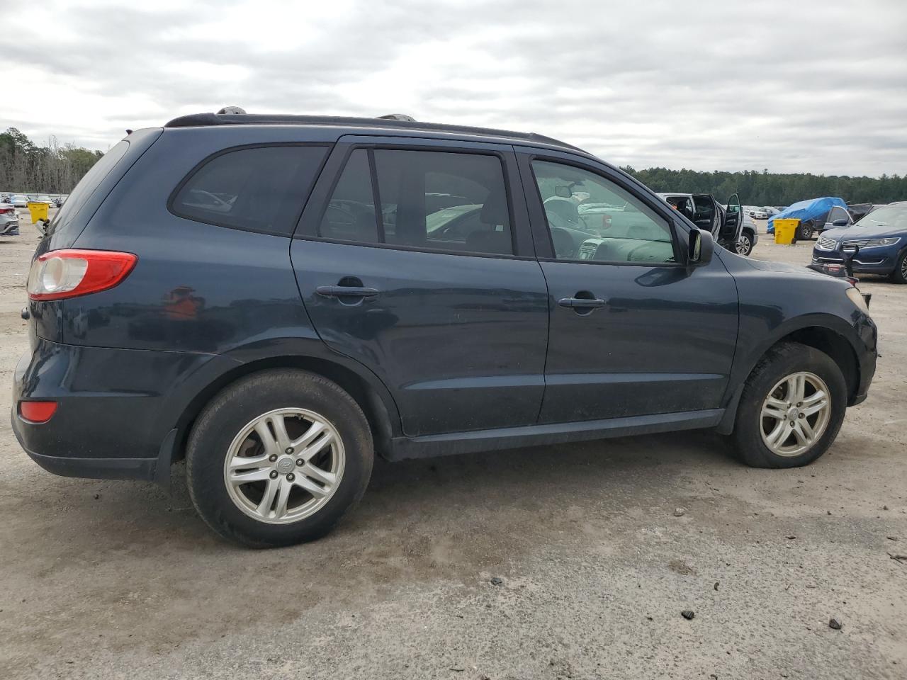 2012 Hyundai Santa Fe Gls - Image 3