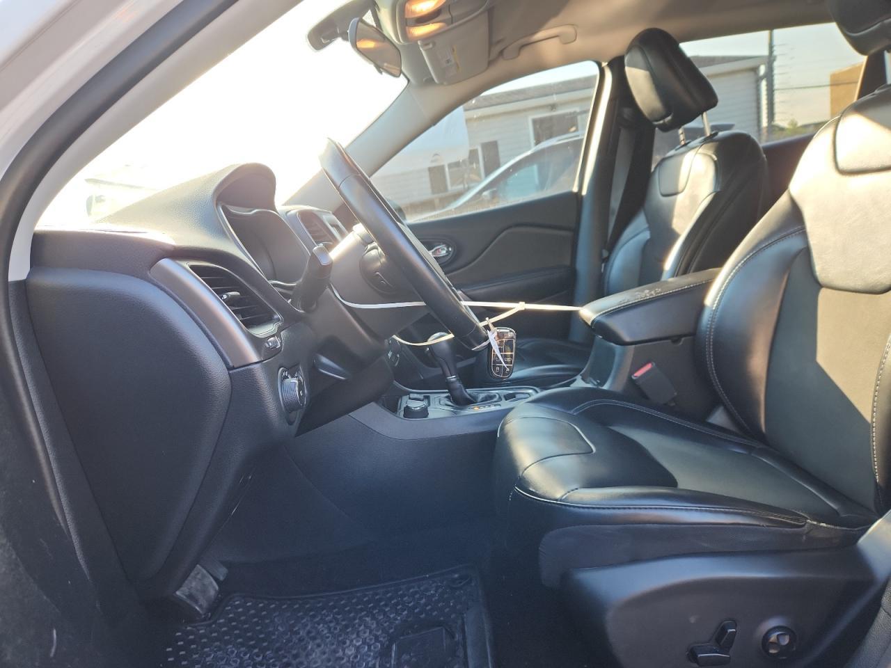 2019 Jeep Cherokee Latitude Plus - Image 7