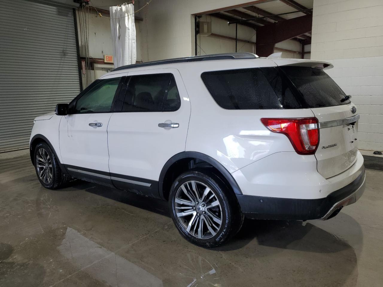 2016 Ford Explorer Platinum - Image 2