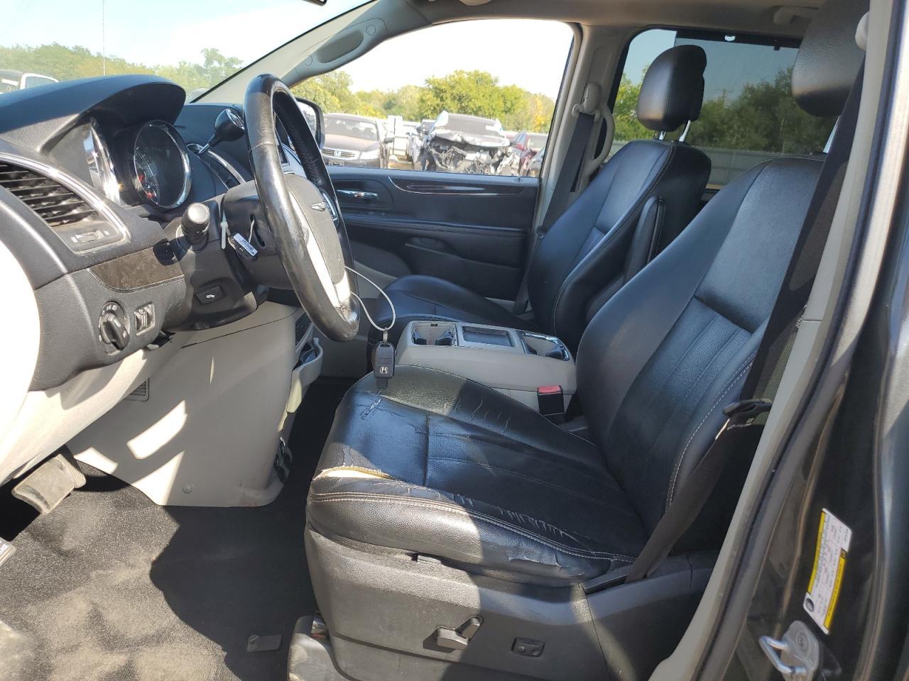 2012 Chrysler Town & Country Touring L - Фото 7