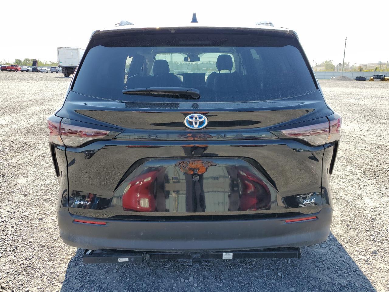 2025 Toyota Sienna Le/Xle - Image 6
