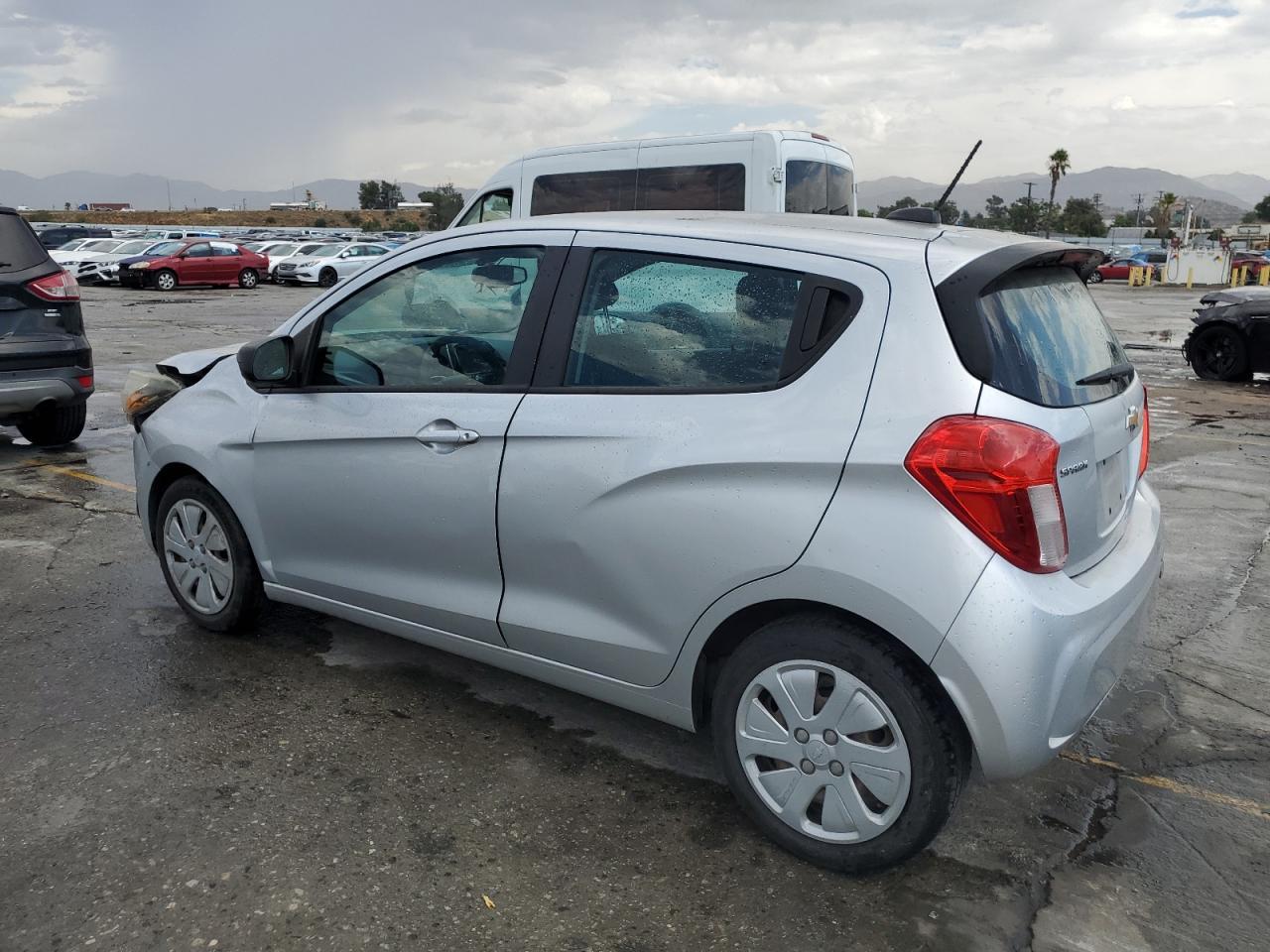2017 Chevrolet Spark Ls - Фото 2