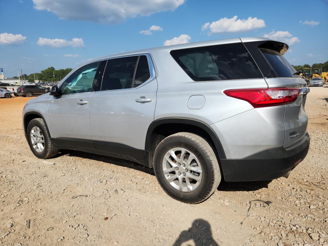 2021 Chevrolet Traverse Ls - Image 2