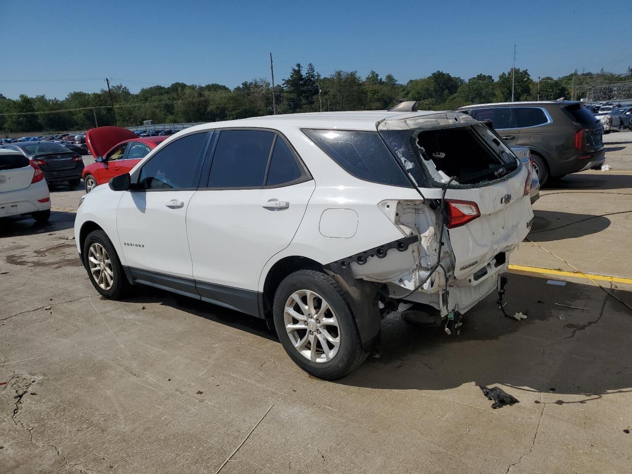 2018 Chevrolet Equinox Ls - Фото 2