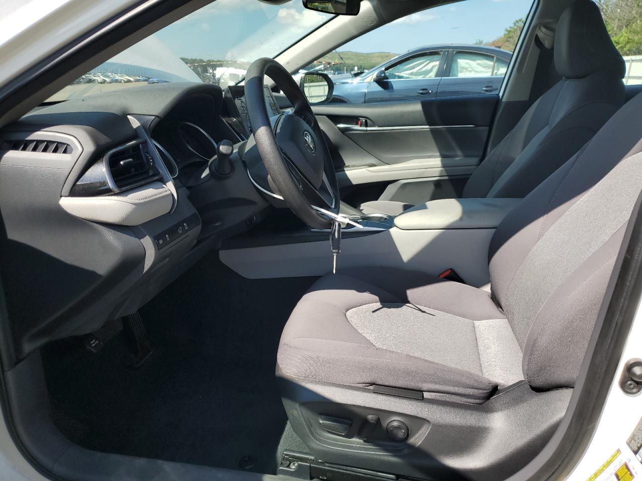 2022 Toyota Camry Le - Фото 7