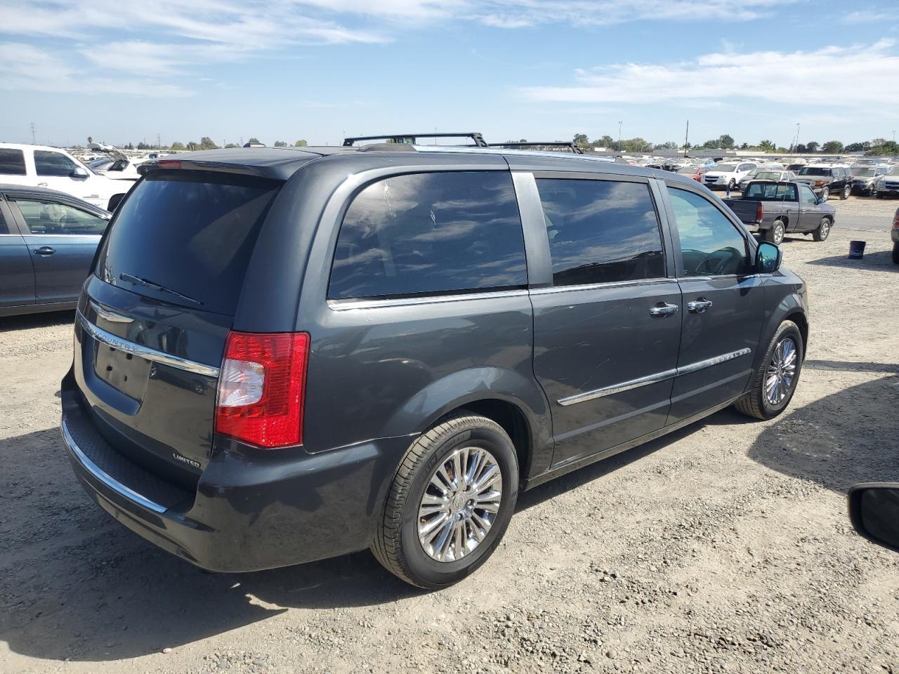 2011 Chrysler Town & Country Limited - Фото 3