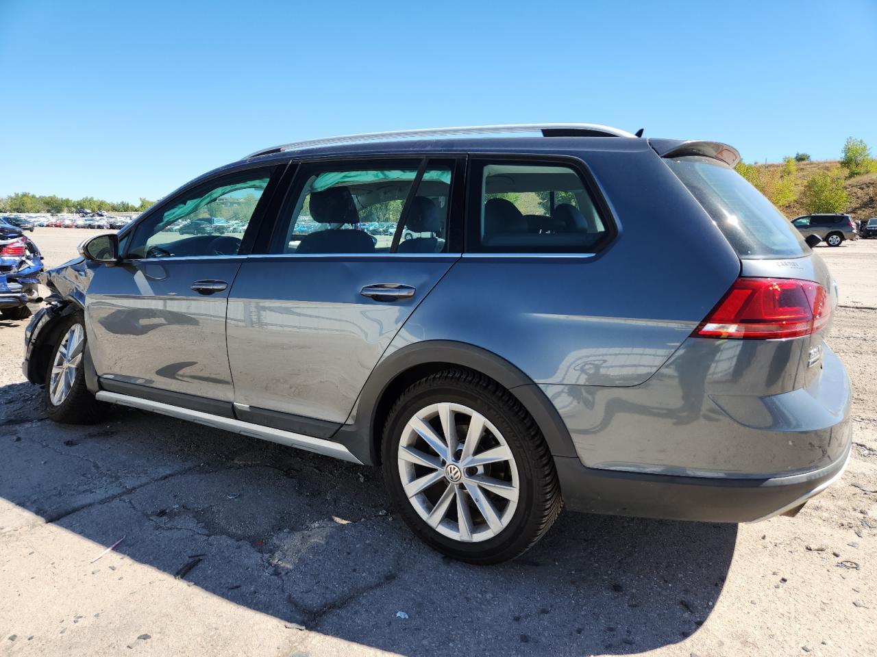 2017 Volkswagen Golf Alltrack S - Image 2