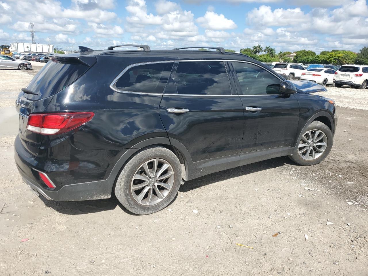2017 Hyundai Santa Fe Se - Фото 3