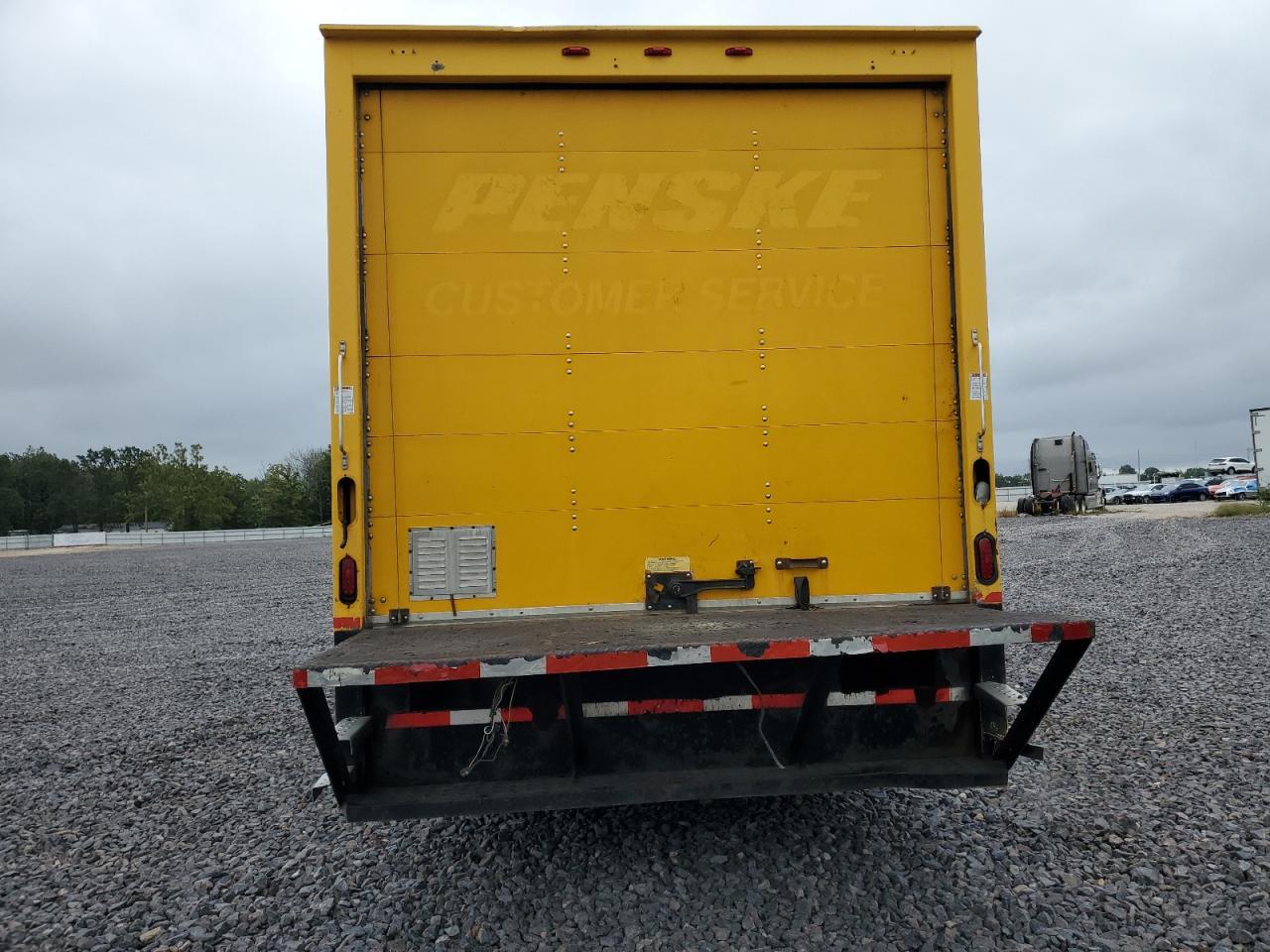 2011 GMC Savana Cutaway G3500 - Фото 6