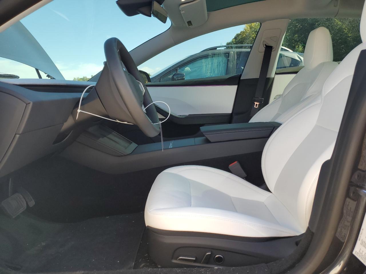 2025 Tesla Model 3 - Фото 7