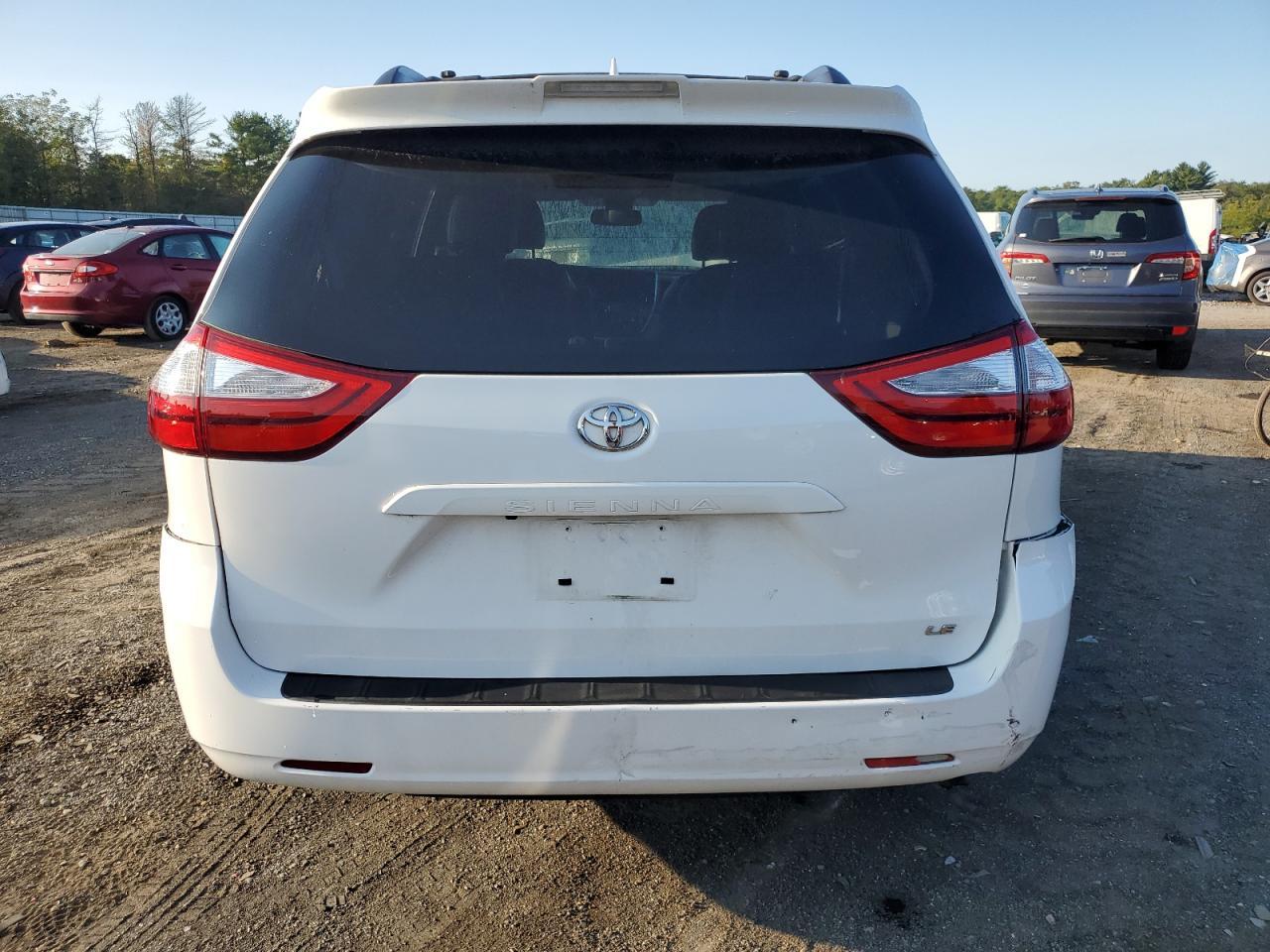 2019 Toyota Sienna Le - Фото 6