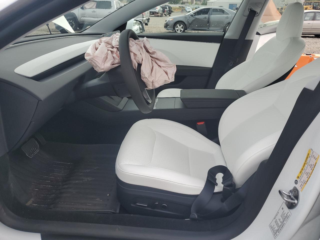 2025 Tesla Model 3 - Фото 7