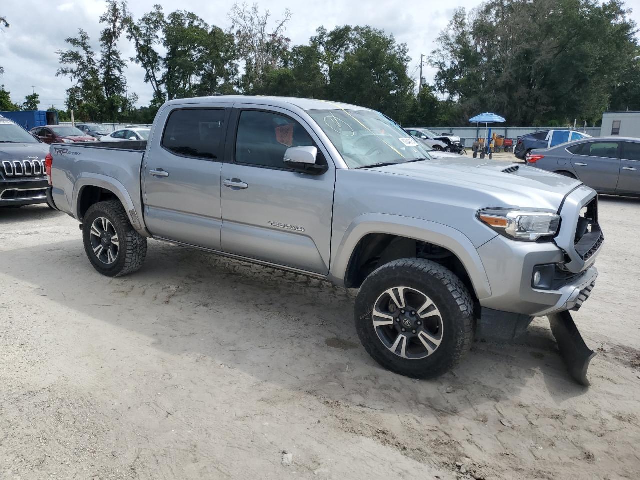 2017 Toyota Tacoma Double Cab - Фото 4
