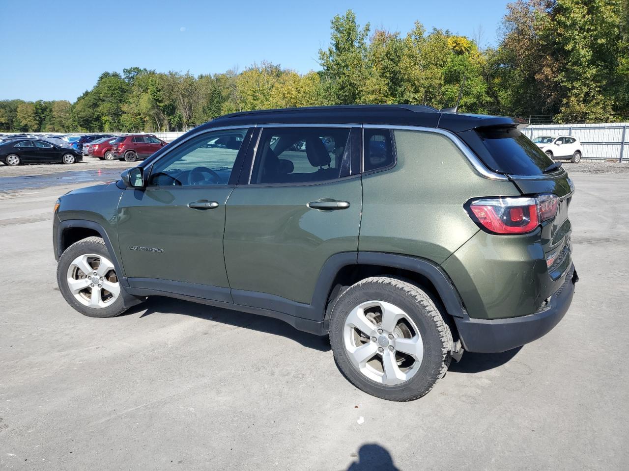 2019 Jeep Compass Latitude - Image 2