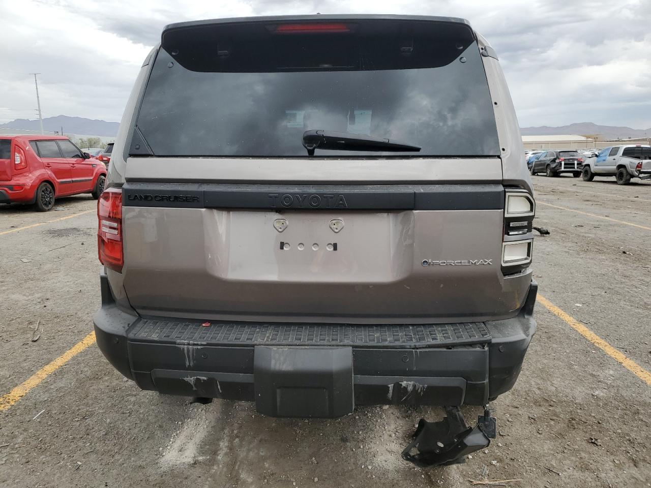 2025 Toyota Land Cruiser Base - Фото 6