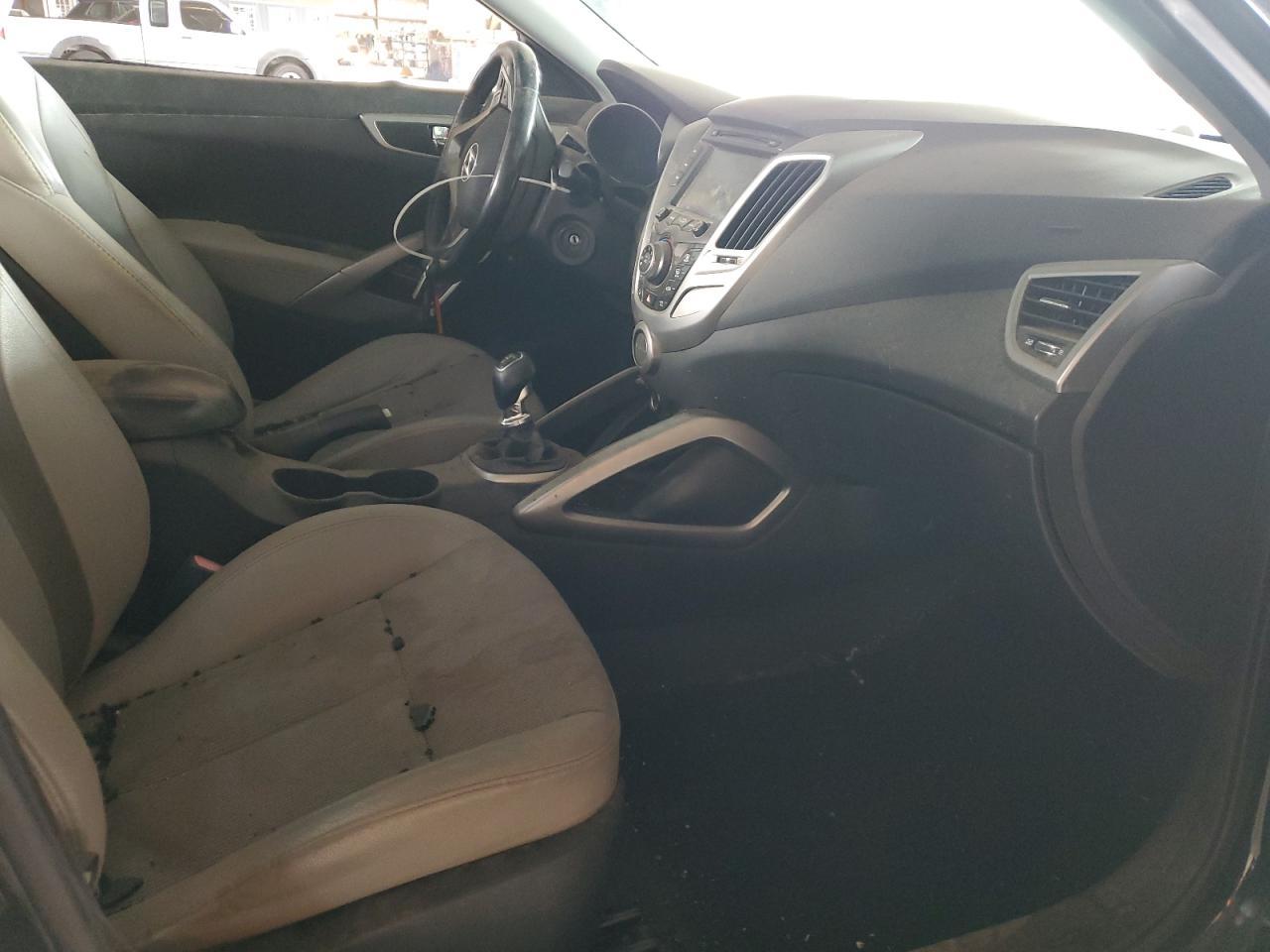 2013 Hyundai Veloster Base - Фото 7