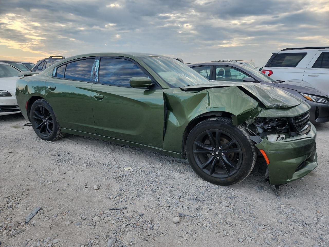 2018 Dodge Charger Sxt - Image 4
