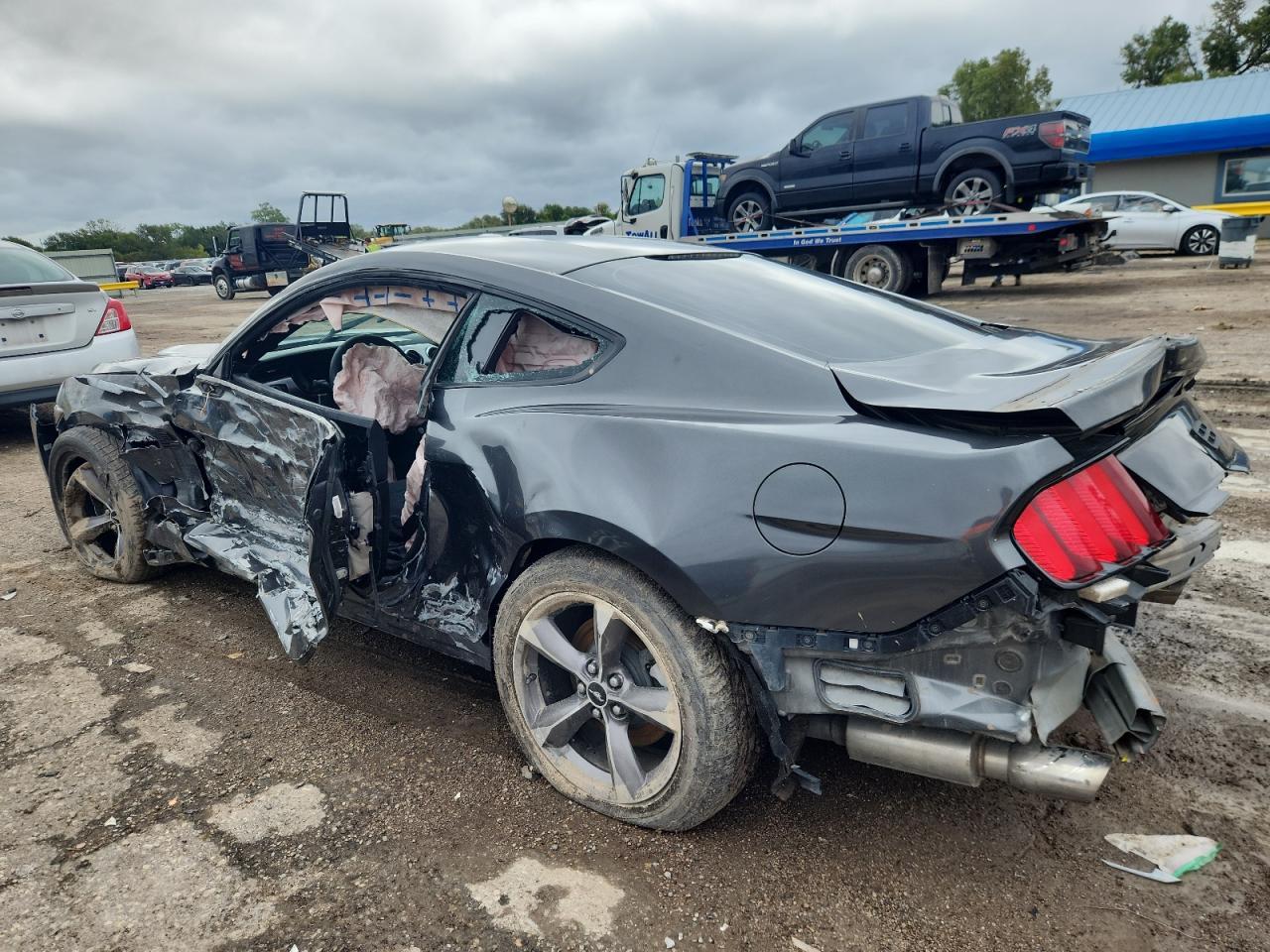 2017 Ford Mustang - Фото 2