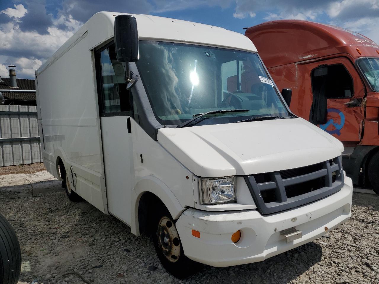 2016 Isuzu Npr - Image 4