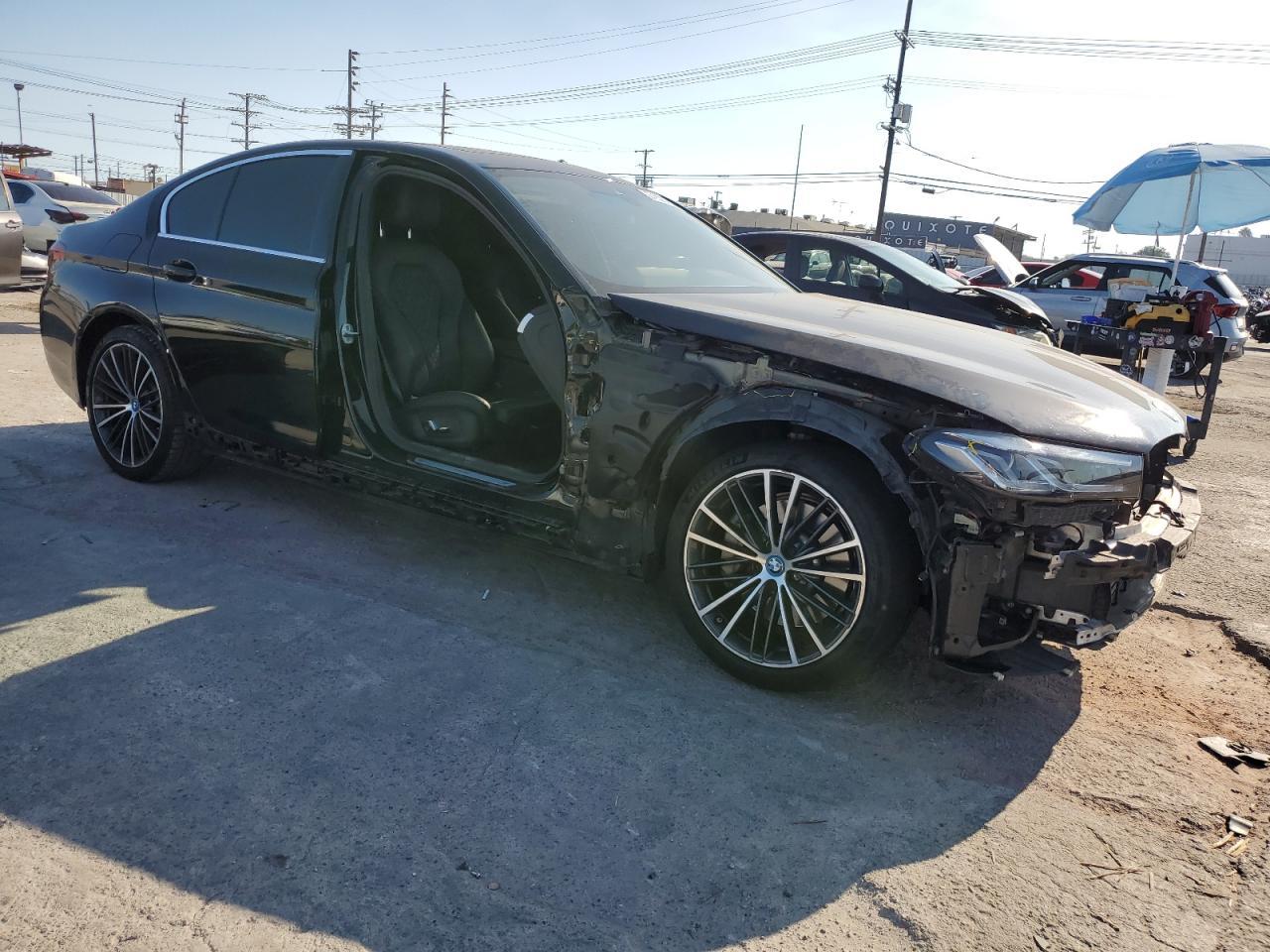 2022 BMW 530E - Фото 4