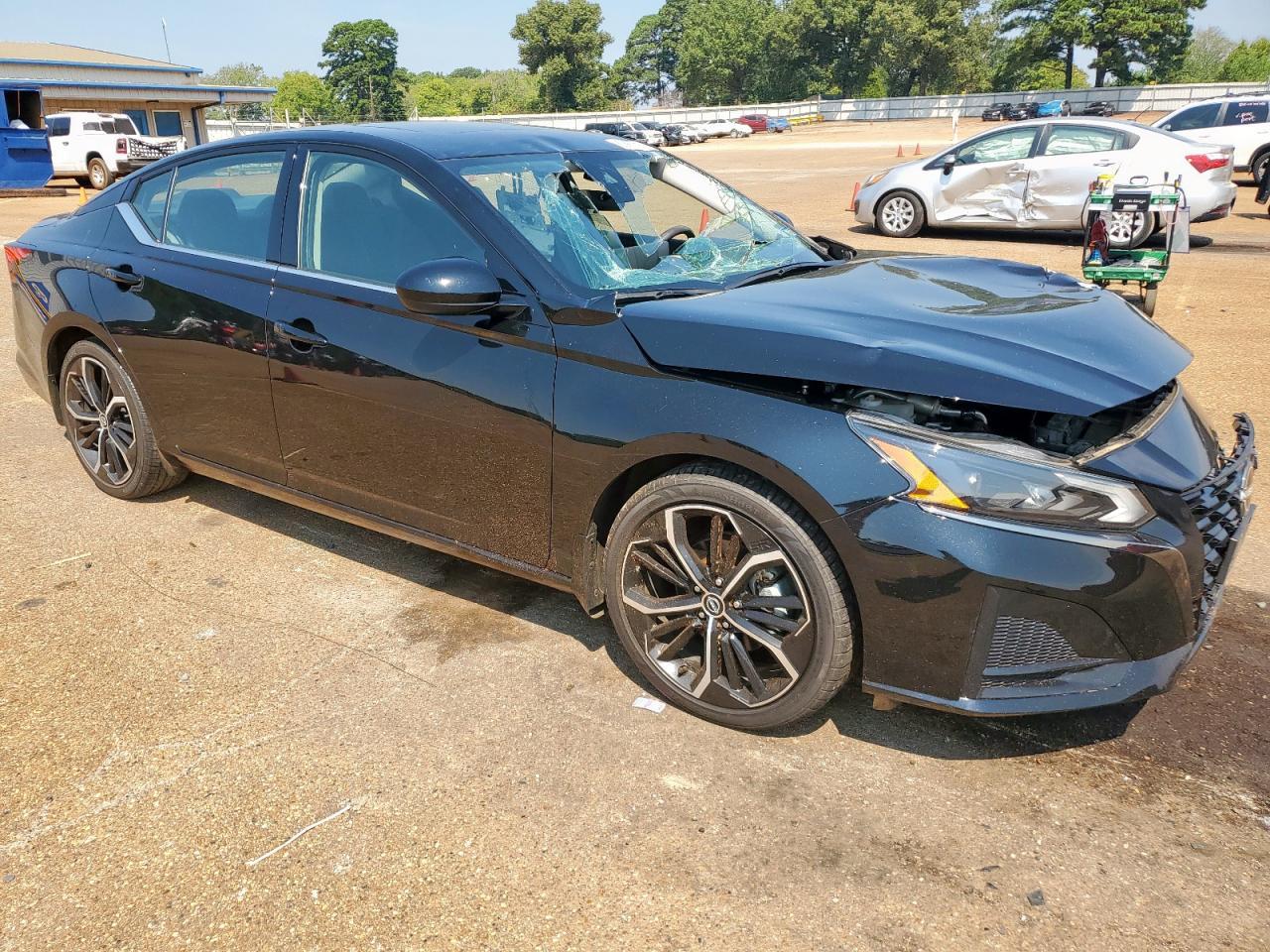 2024 Nissan Altima Sr - Фото 4