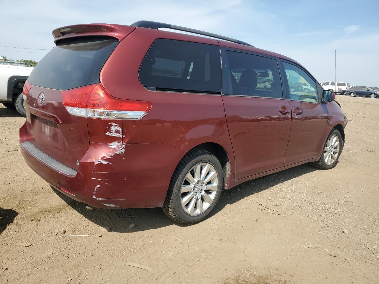 2013 Toyota Sienna Le - Фото 3