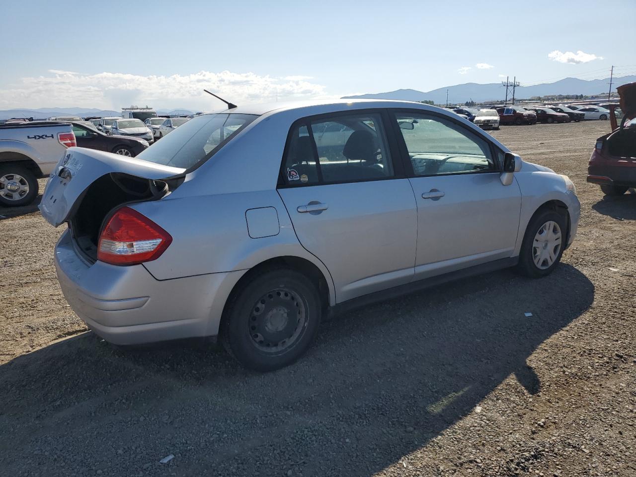 2011 Nissan Versa S - Фото 3